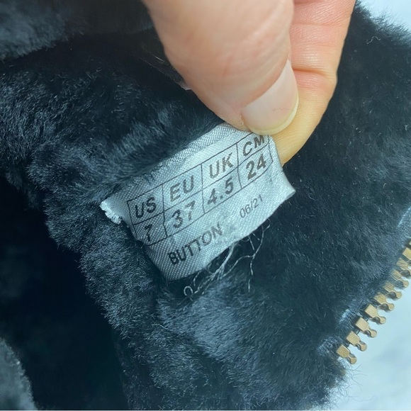 Cougar: Button Sueded Genuine Lambswool Waterproof Short Winter Boots Size 7 NWT - Picture 8 of 9